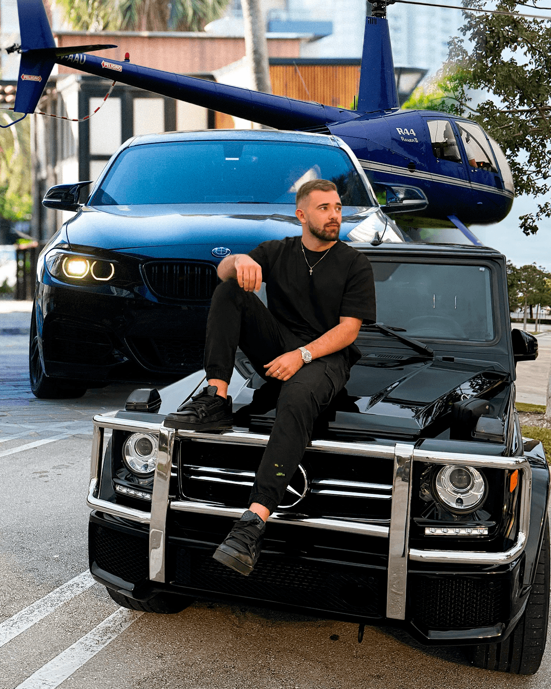 G-Wagon y helicóptero - Vida de éxito total